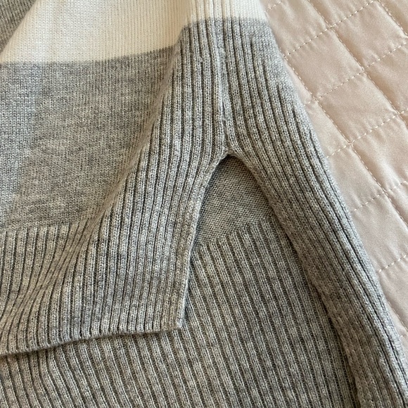 Gap V-neck Striped Tunic Sweater - Picture 2 of 5